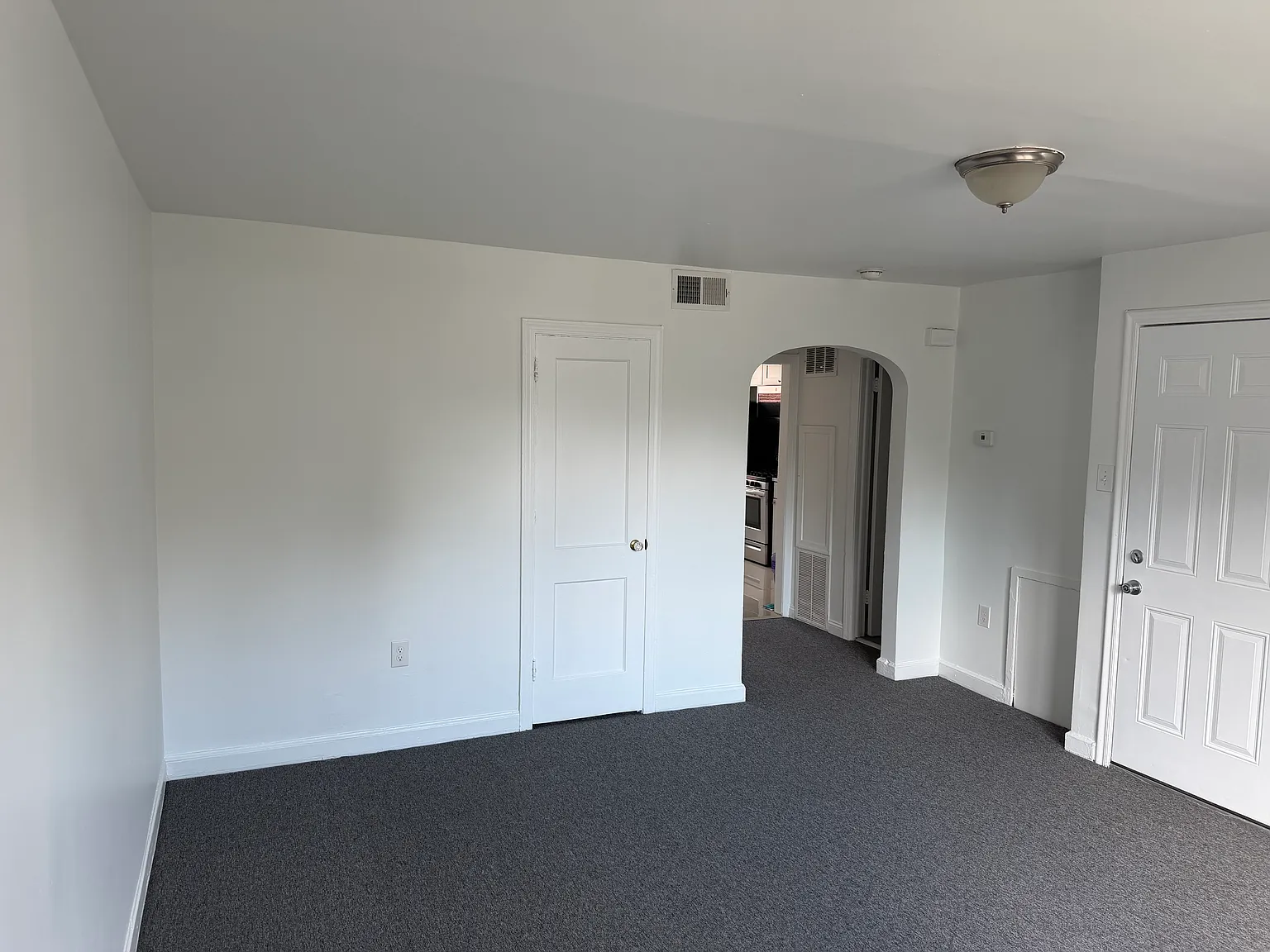 1 bed, 750 sqft, $1,200 — Photo 3