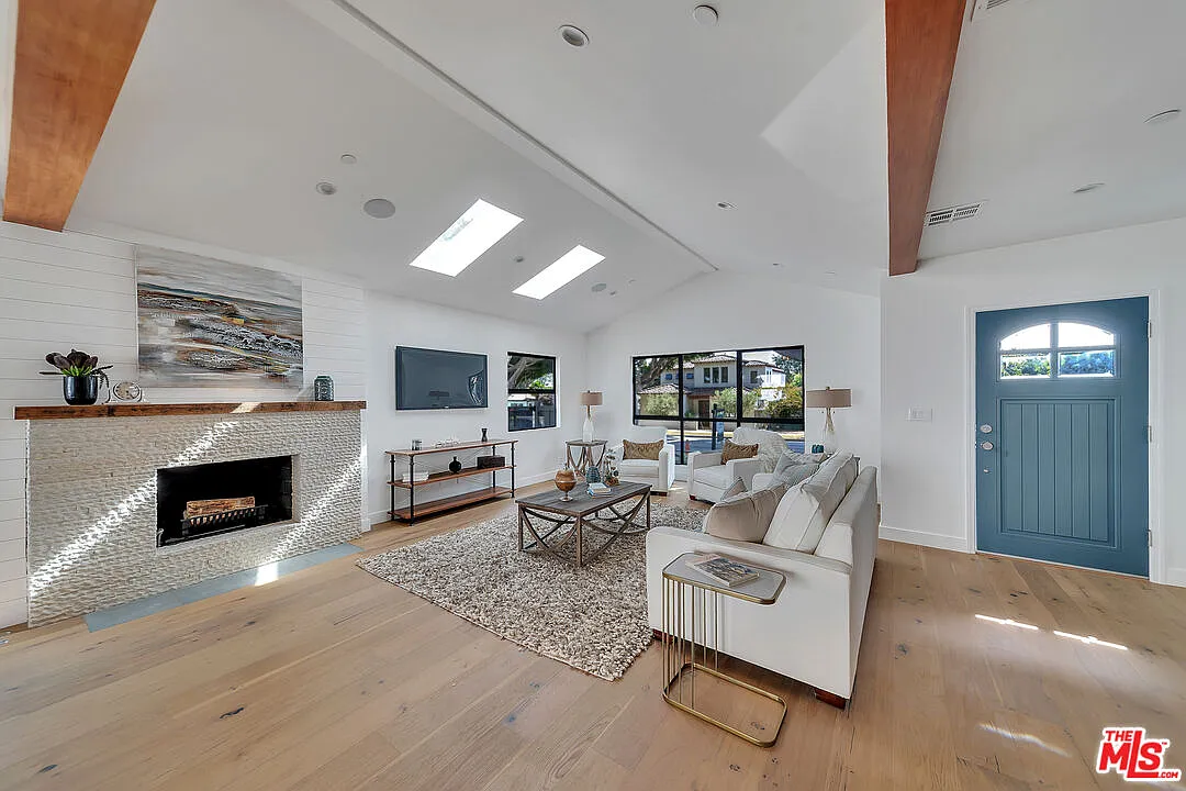 4 bed, 3.0 bath, 2224 sqft, $13,250 — Photo 4