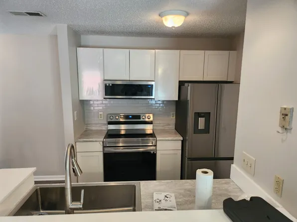 20 Hamiltons Harbor Dr, Clover, SC
