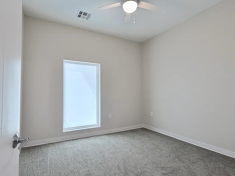 727 Poyntz Ave #207 — Photo 2