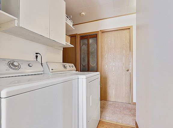 Laundry area.  Washer and Dryer stay.