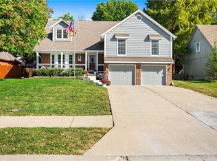 536 NE Victoria Dr, Lees Summit, MO 64086