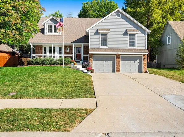 536 NE Victoria Dr, Lees Summit, MO 64086