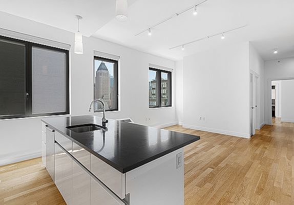 5th image of 554 W 54th St #25D
