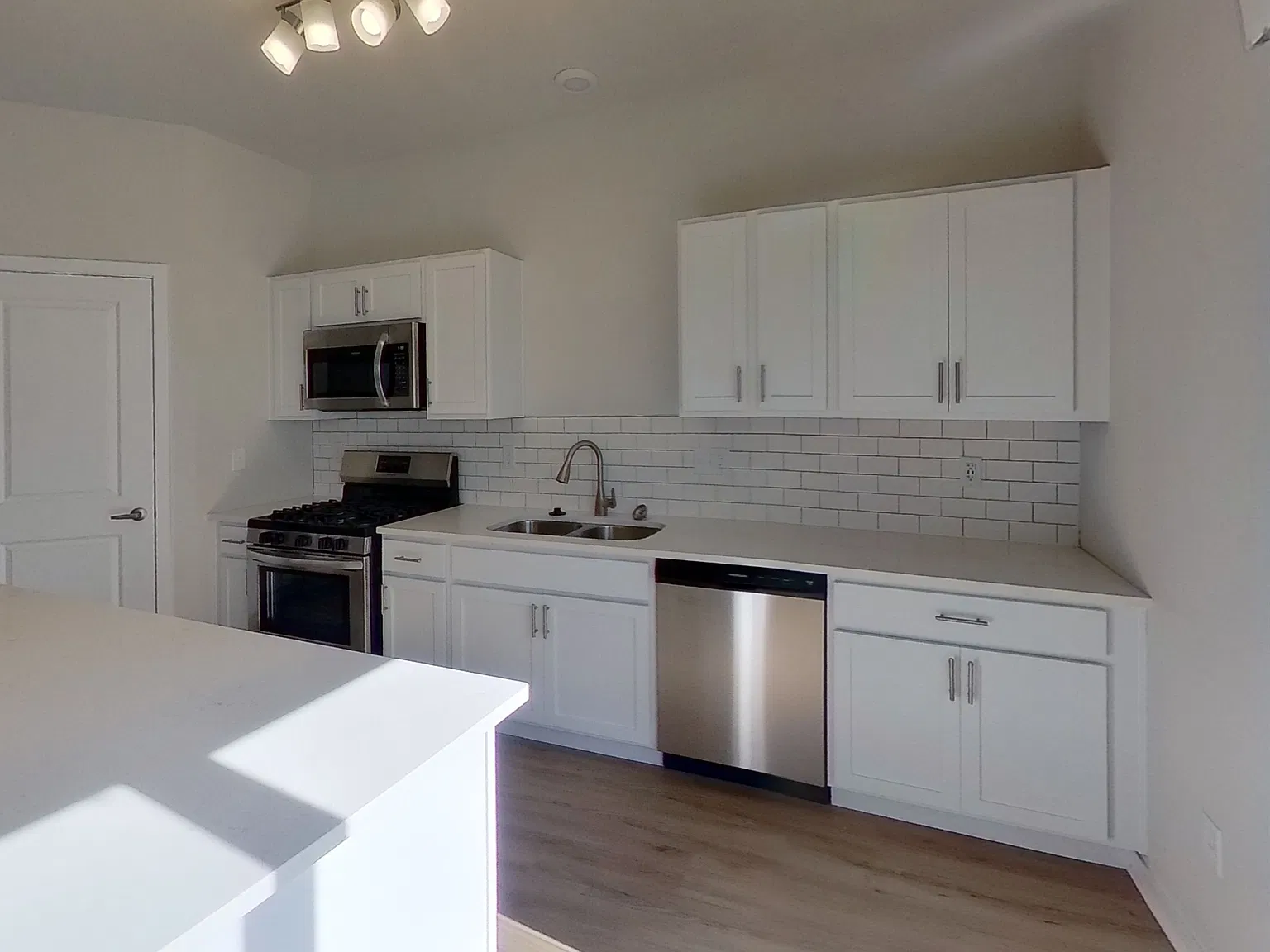 2 bed, 2.5 bath, 1488 sqft, $2,480 — Photo 4