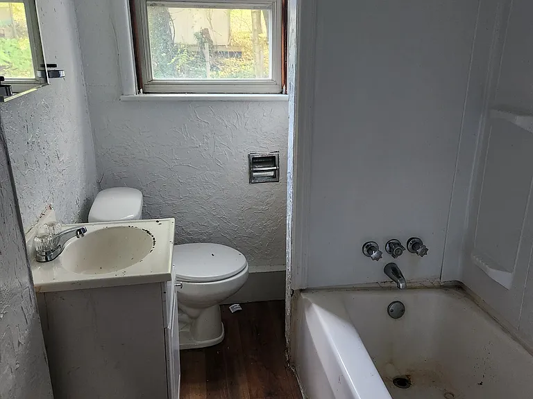 248 W Fairview St — Photo 8