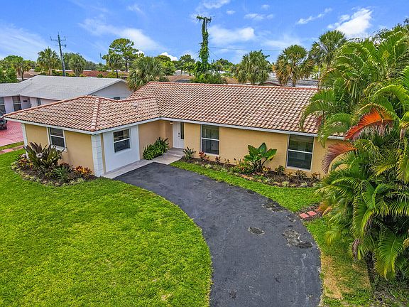 3rd image of 3697 Holly Drive