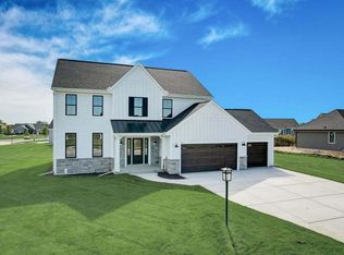 401 Chapman Farm Blvd, Mukwonago, WI 53149