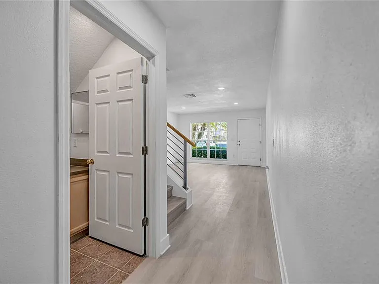 727 Kensington Lake Cir — Photo 14
