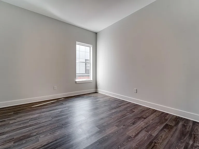 660 Grand St #310 — Photo 8