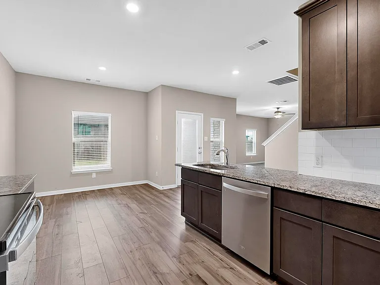 305 Honeysuckle Ln — Photo 36