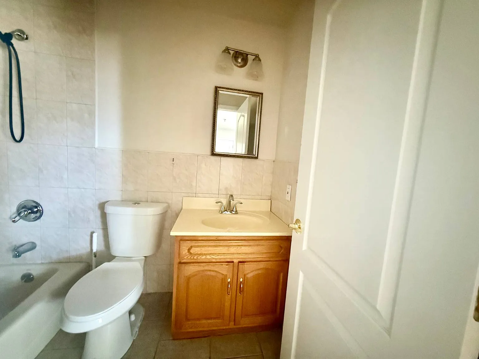 1 bed, 1.0 bath, 4143 sqft, $2,500 — Photo 4