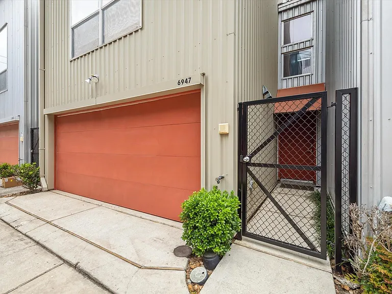 6947 Ardmore St — Photo 2