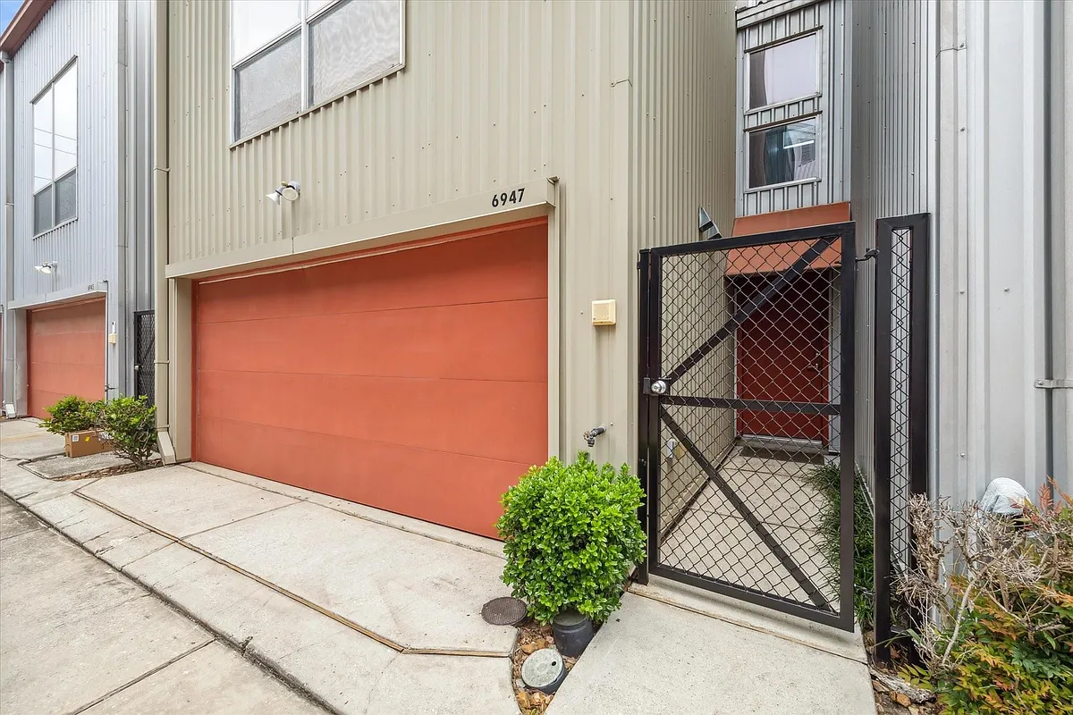 Building Photo - 6947 Ardmore St