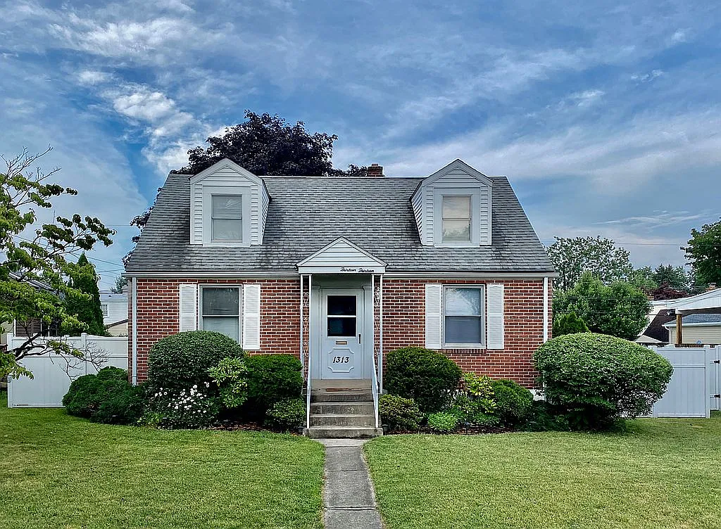 1313 Troxell St photo 1