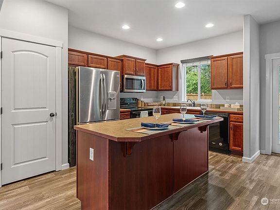 4th image of 18825 87th Avenue Ct E