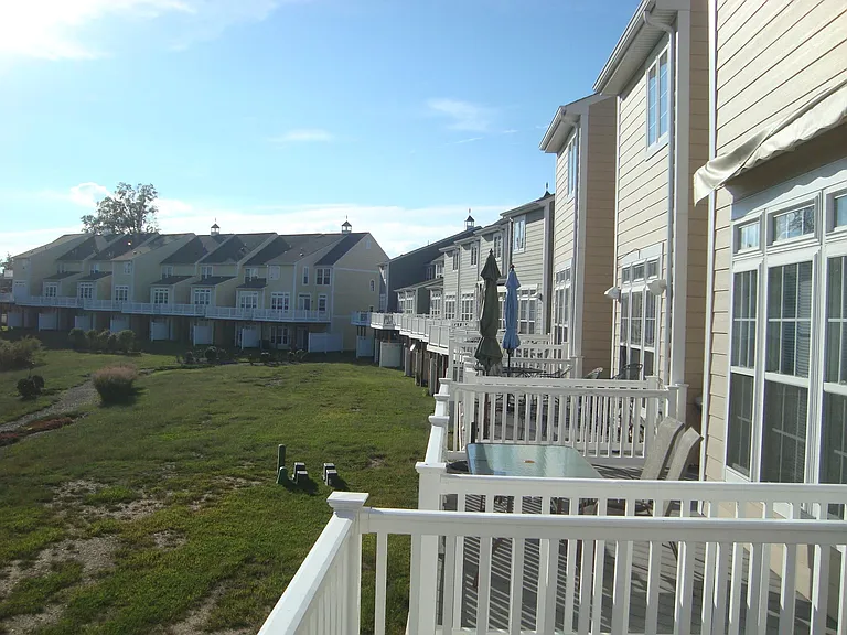 Monroe Point Dr — Photo 12