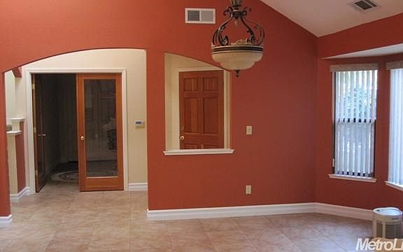 5th image of 1025 Fox Run Ct