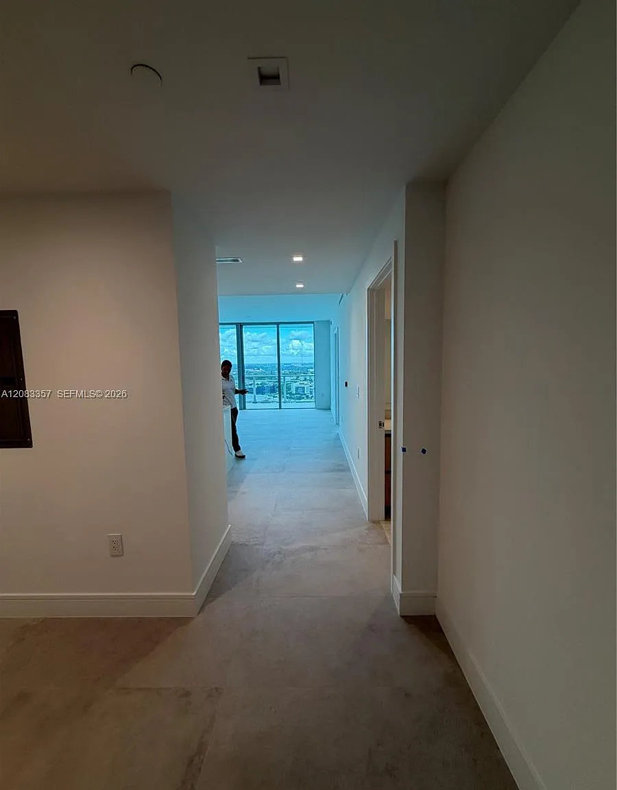 One Park Tower — Photo 4