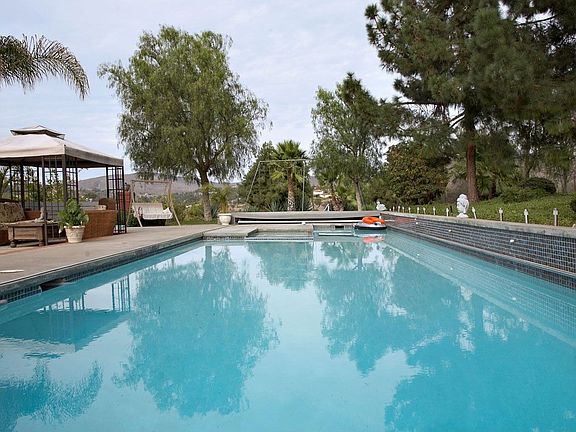 Pool, Large side yards, and a stage