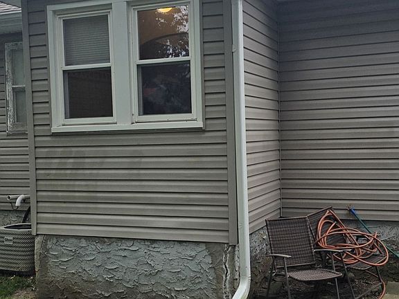 2nd image of 1208 S Luick Ave