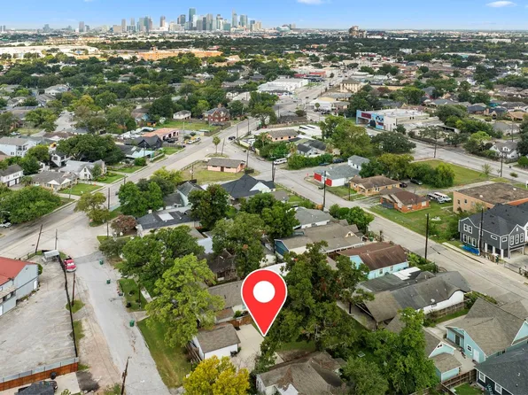 5221 McCormick St, Houston, TX 77023