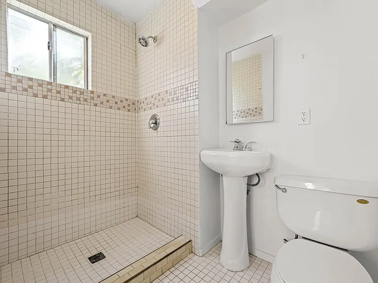 1204 W 24th St — Photo 12