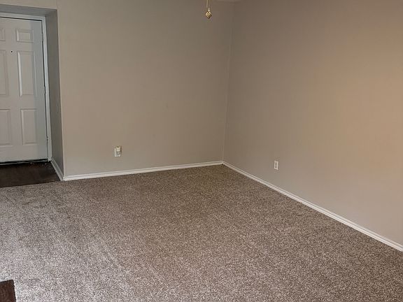 3rd image of 7009 Greenview Cir N