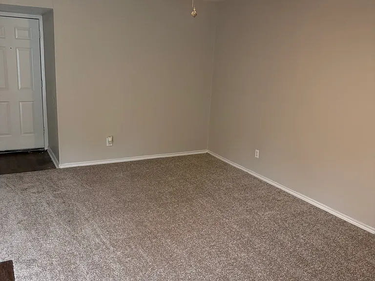 7009 Greenview Cir N — Photo 3