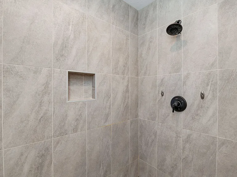 6642 N Asissi Ln — Photo 33
