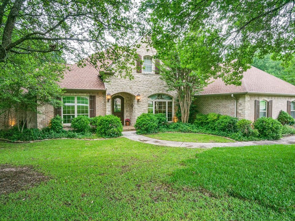 1st image of 139 Forest Bend Ln