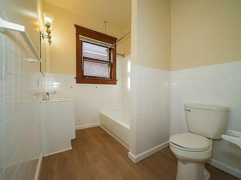 The Bronx on Central - Luxury Living in Old World Setting — Photo 33