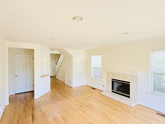 2nd image of 5020 Garnet St