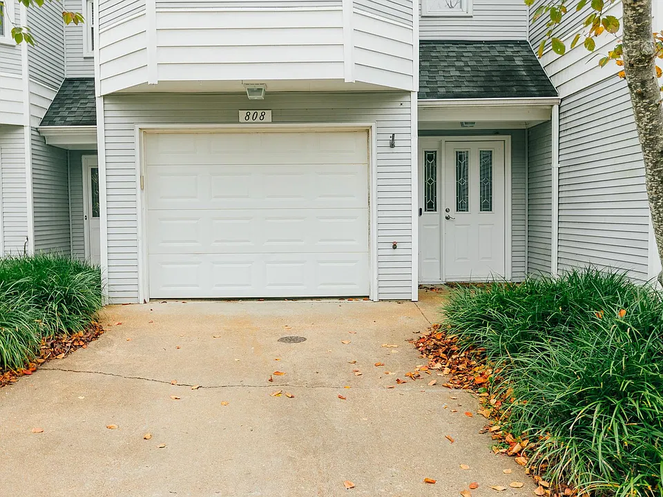 808 Baltic Walk