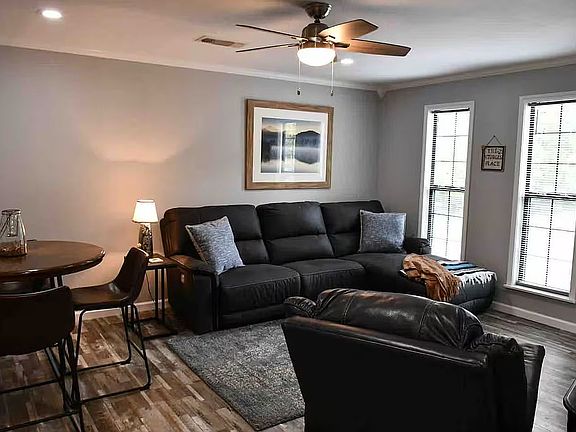 3rd image of 77 Crestwood Dr