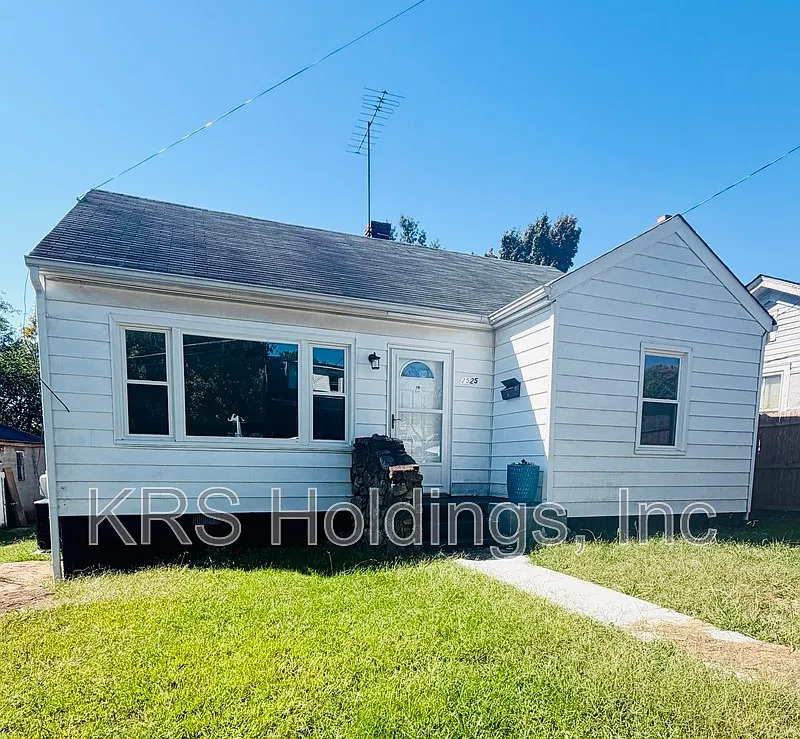 3 bed, 1.0 bath, 1099 sqft, $1,499 — Photo 1