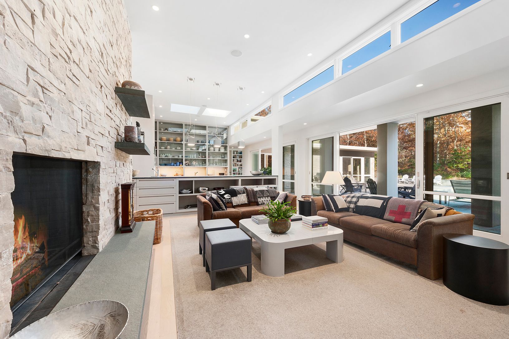  BRIGHT AND AIRY LIVING