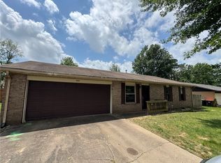 3601 Falcon Rd, Springdale, AR 72762