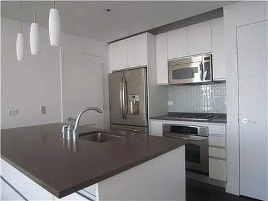 Rented by R New York | media 10