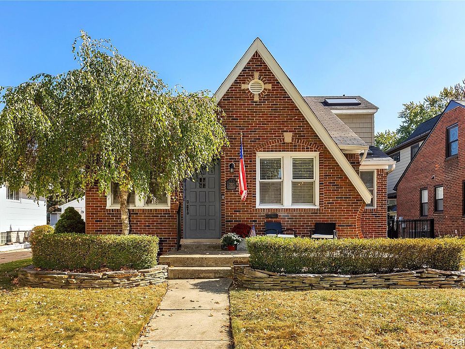 1st image of 707 S Alexander Ave