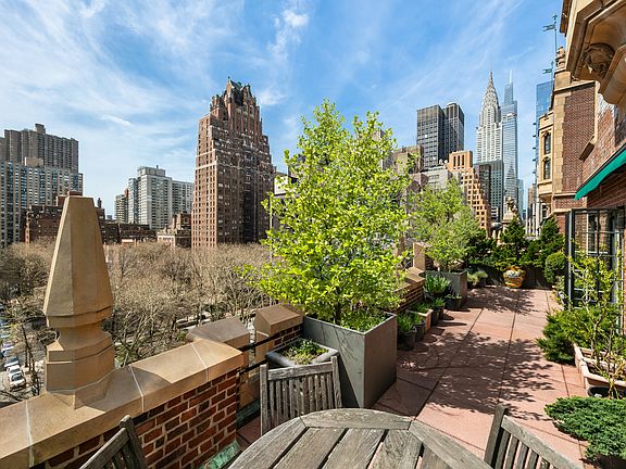 3rd image of 333 E 43rd St #Penthouse 14