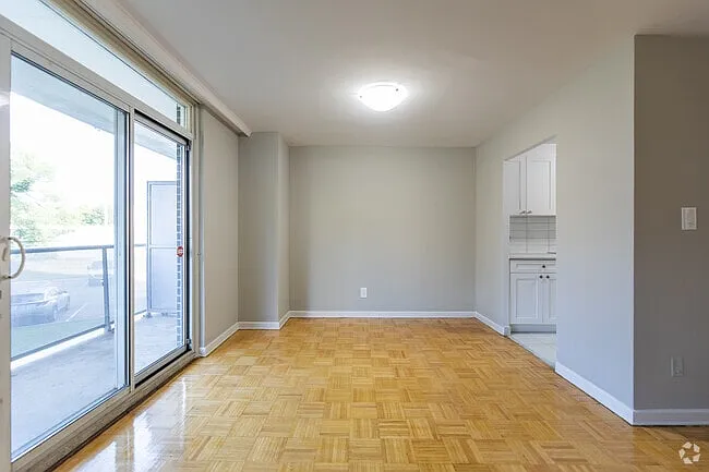14 Carluke Cres — Photo 12