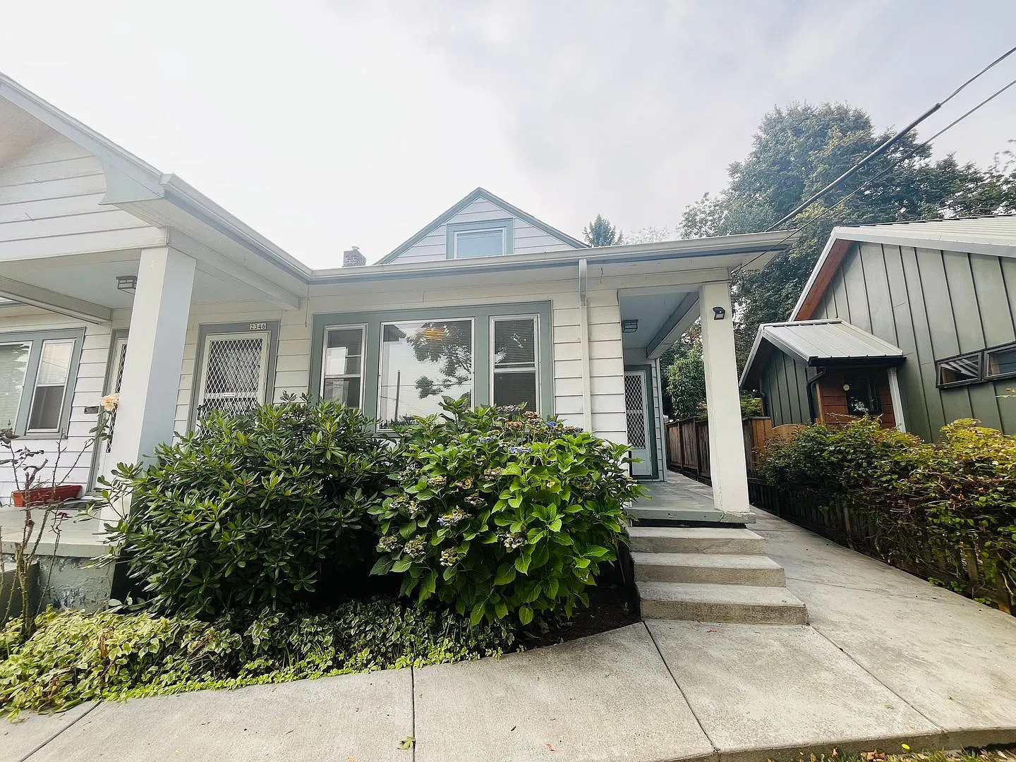Charming Vintage 3 Bedroom 2 Bathroom Duplex is a Must See — Photo 2