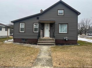 202 S 3rd St, Gladstone, MI 49837