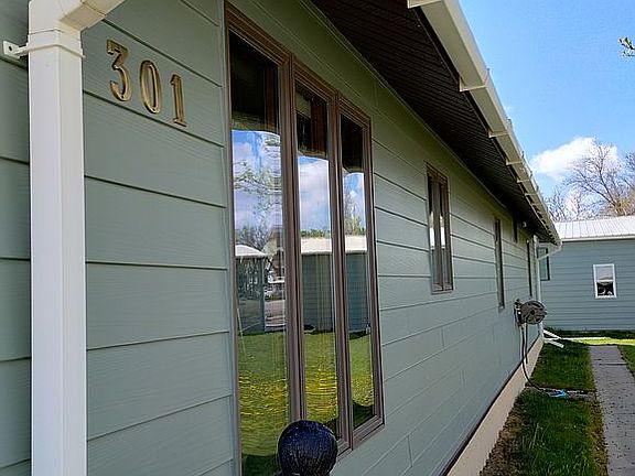Street side w/garage