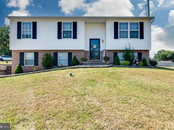 125 Lanie Dr, Douglassville, PA 19518