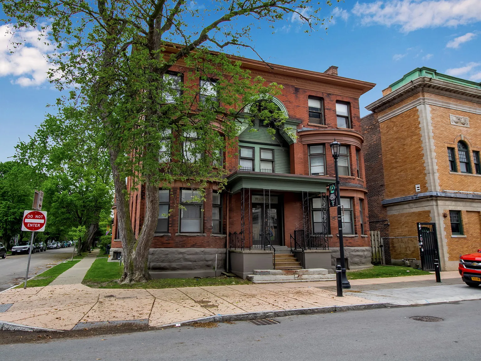 215 Allen Street — Photo 2