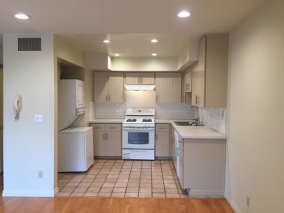 3rd image of 605 Geneva St Unit 3