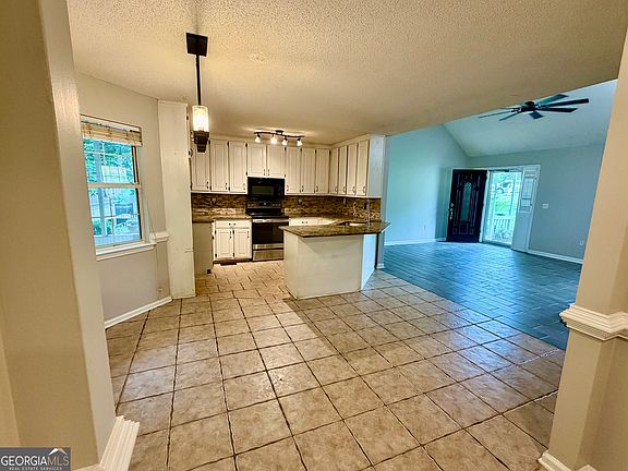 5th image of 130 Lakefront Dr