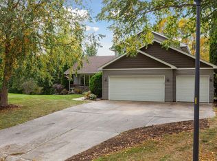 516 Weston Hills Pl, Eagan, MN 55123